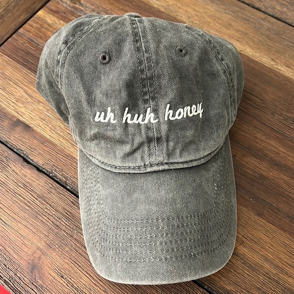 Brandy Melville Accessories - Brandy Melville Uh Huh Honey Baseball Hat